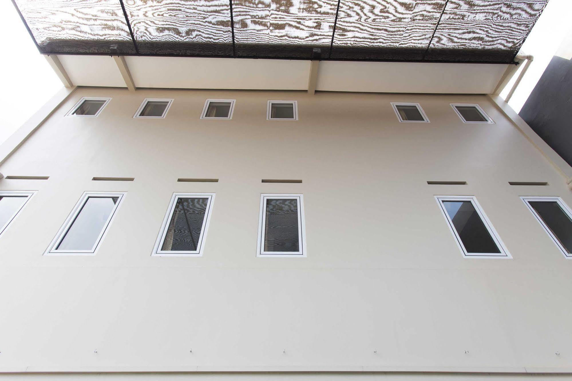 Hotel Reddoorz @ Fatmawati Raya Cilandak  Exterior foto
